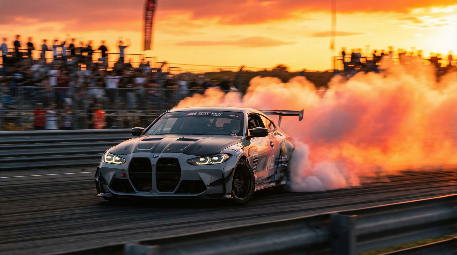 香蕉视频改装视频 - 赛道漂移实战视频演示